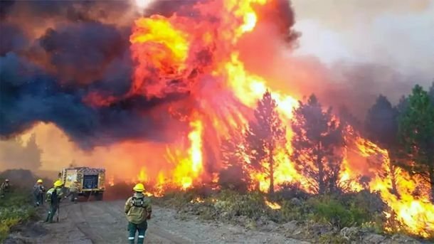Chubut: Corte de ruta hacia Cholila por incendios forestales