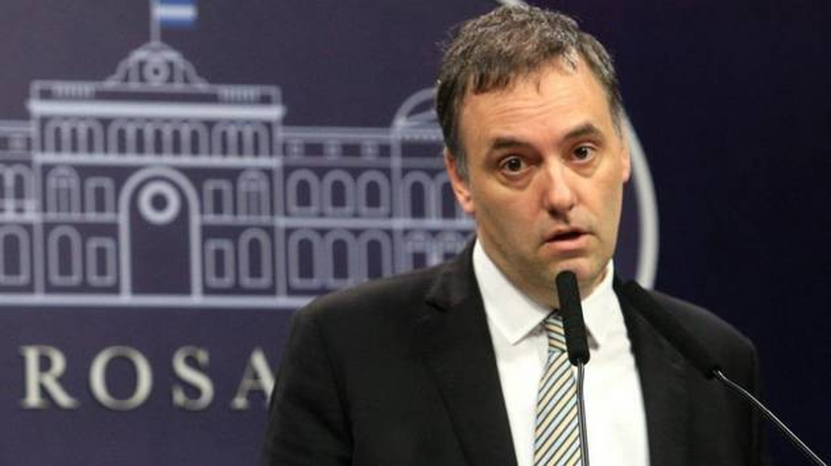 En medio de las turbulencias, Manuel Adorni intenta aclarar un panorama oscuro