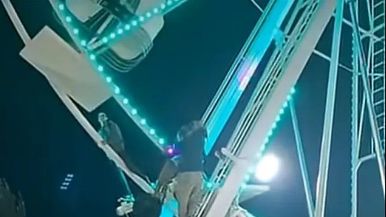 Se trabó la vuelta al mundo en la Fiesta del Trigo y salvaron a un ocupante de milagro