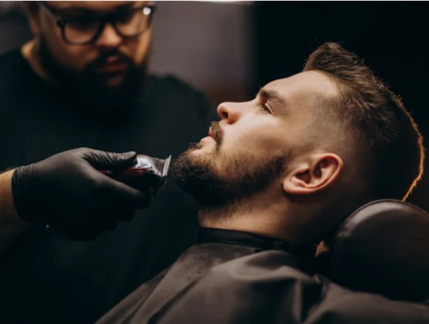 Peinados con volumen marcan la tendencia 2026 en hombres: cuál es el corte ideal según la edad