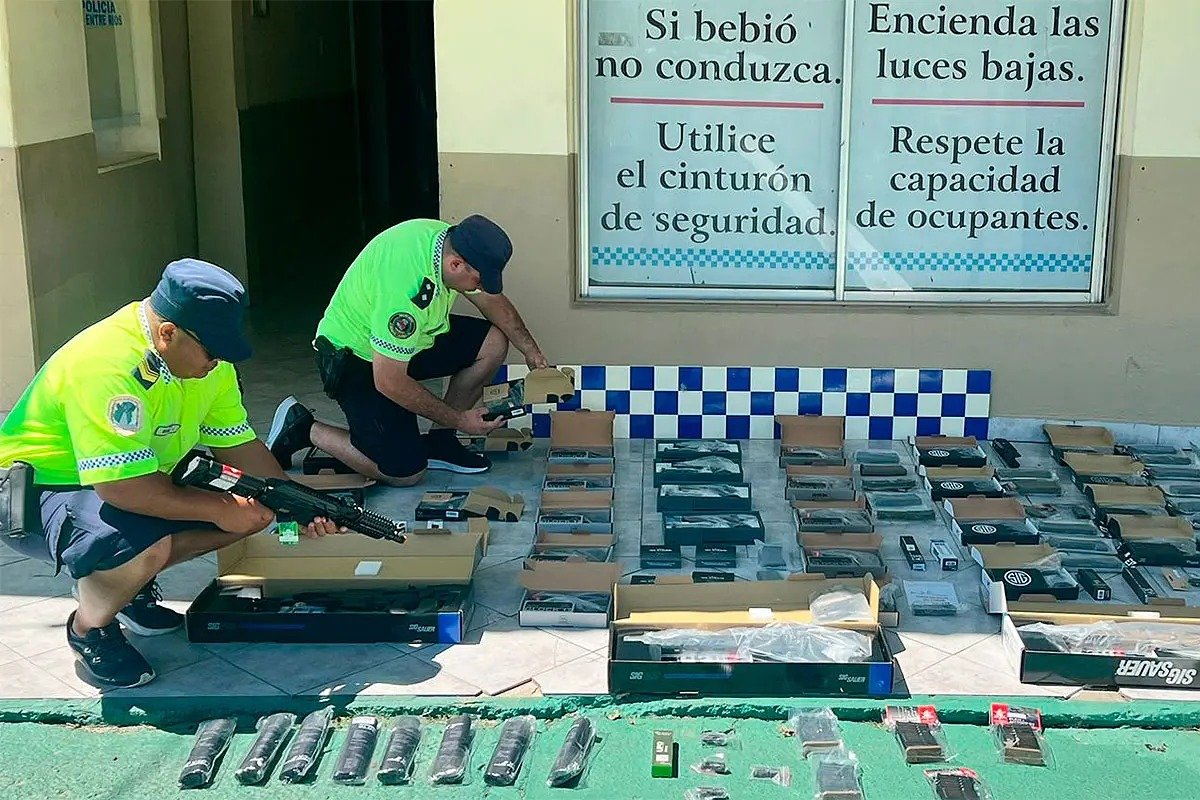 Golpe a las réplicas: Incautan 31 armas de Airsoft sin papeles en plena Autovía 14
