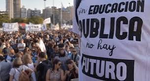 Docentes entrerrianos se suman al paro nacional contra la reforma laboral