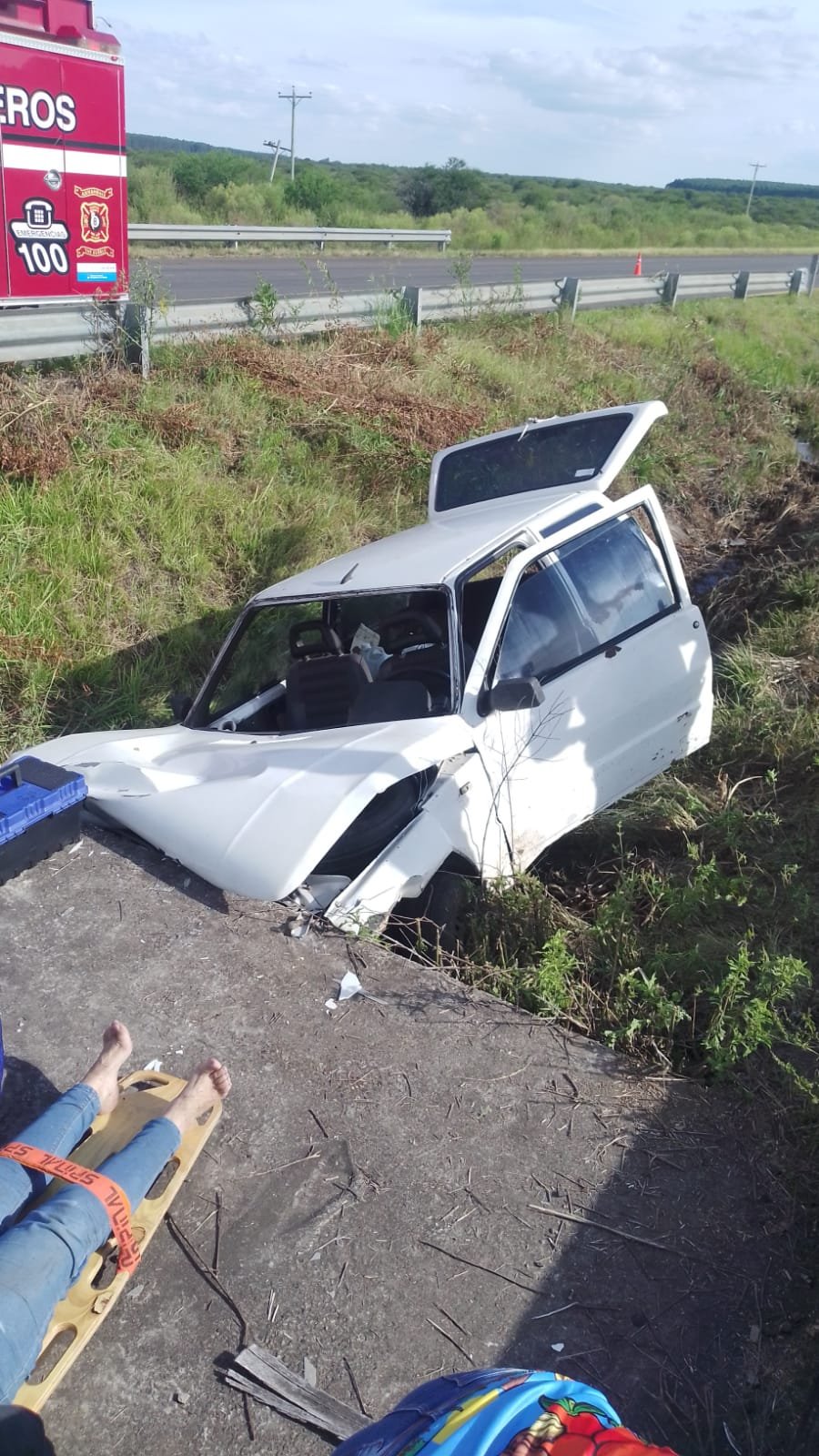Rescatan a madre e hija tras siniestro vial en Ruta Nacional 14, km 230 en Concordia