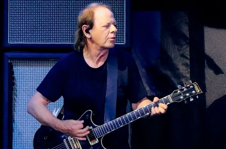 El guitarrista de AC/DC, Stevie Young, fue internado en Buenos Aires
